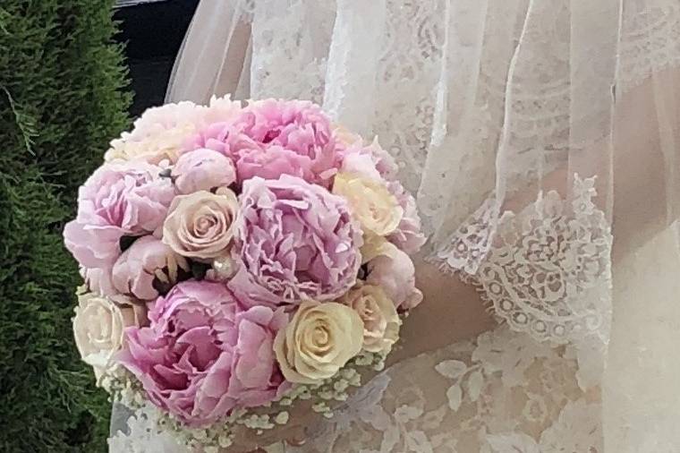 Peonie e rose bouquet