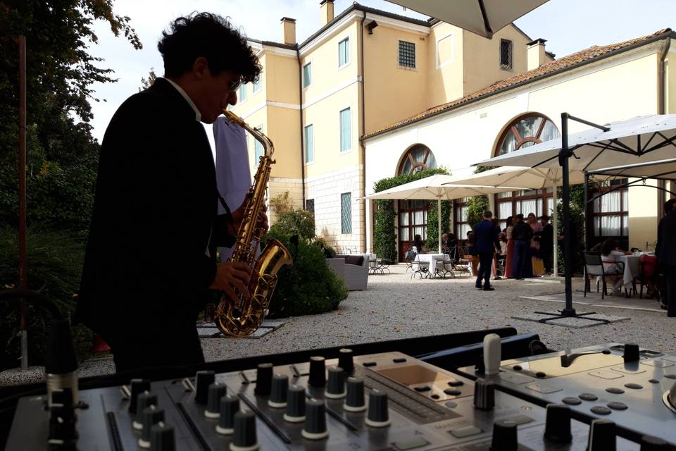 Aperitivo con DJ & Sax