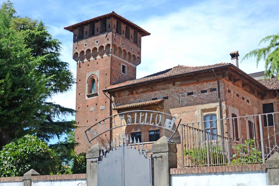 Ingresso laterale del castello