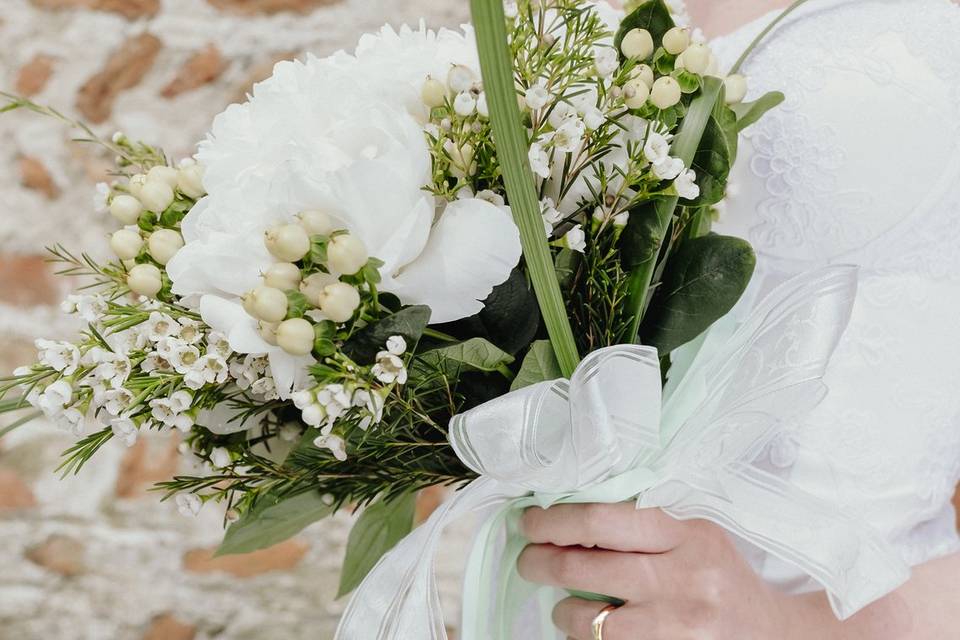 Bouquet Peonie iperico bianco