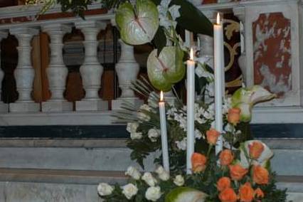 Composizioni in rose arancioni