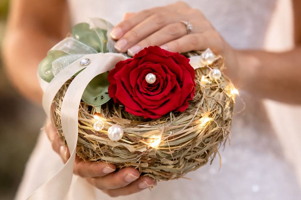 Bouquet nido rosa rossa