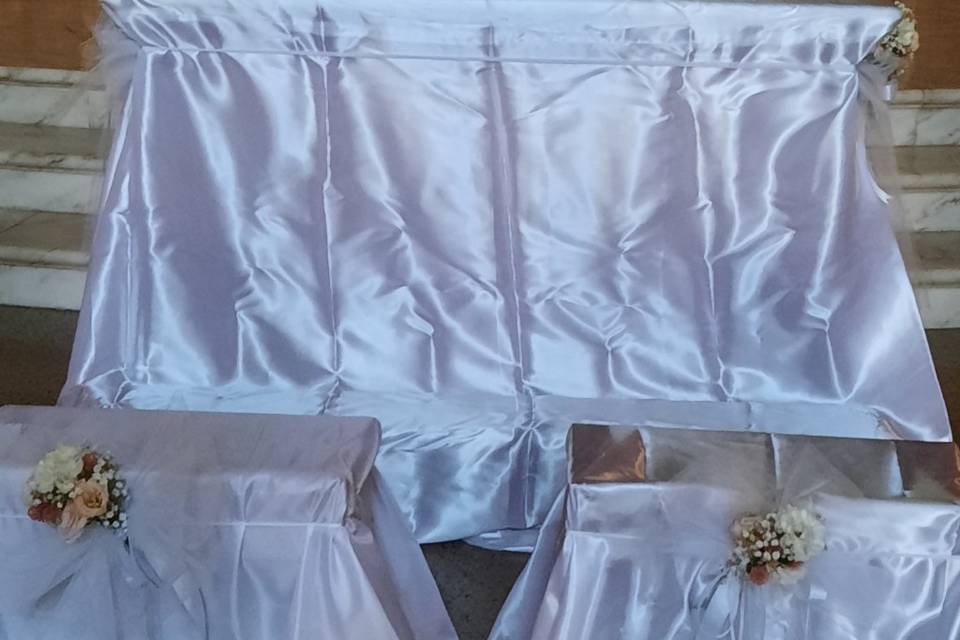 Sedute e inginocchiatoio sposi