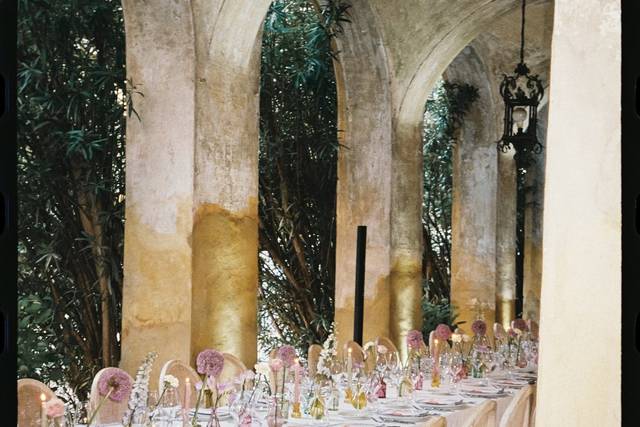 Tavolo imperiale nel porticato