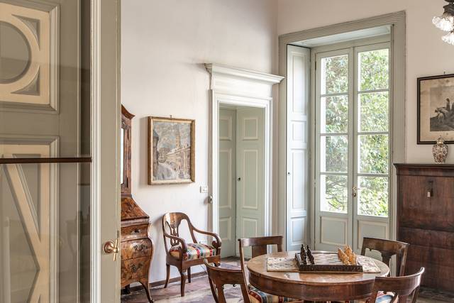 Salone fronte corte