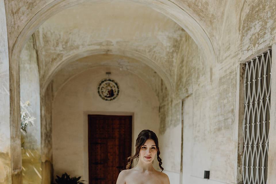 La sposa nel porticato