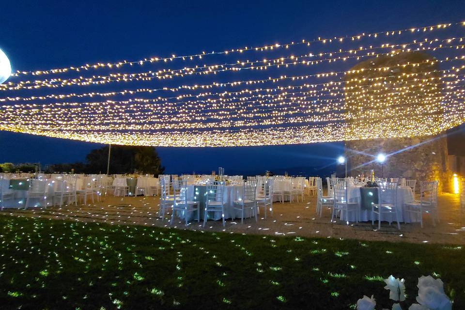 Giardino con cielo stellato