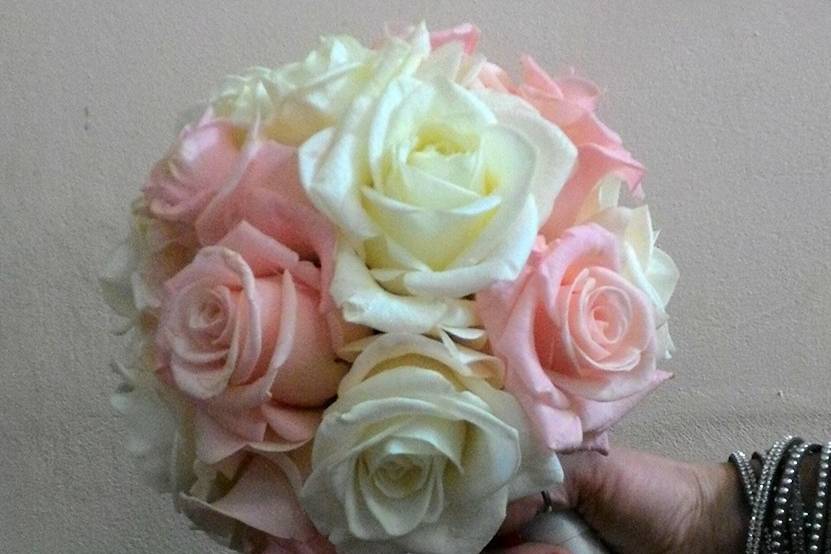 Bouquet a sfera di rose