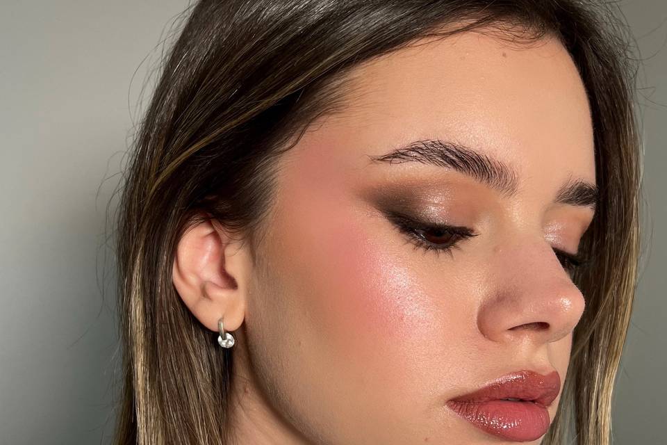 Glam make-up