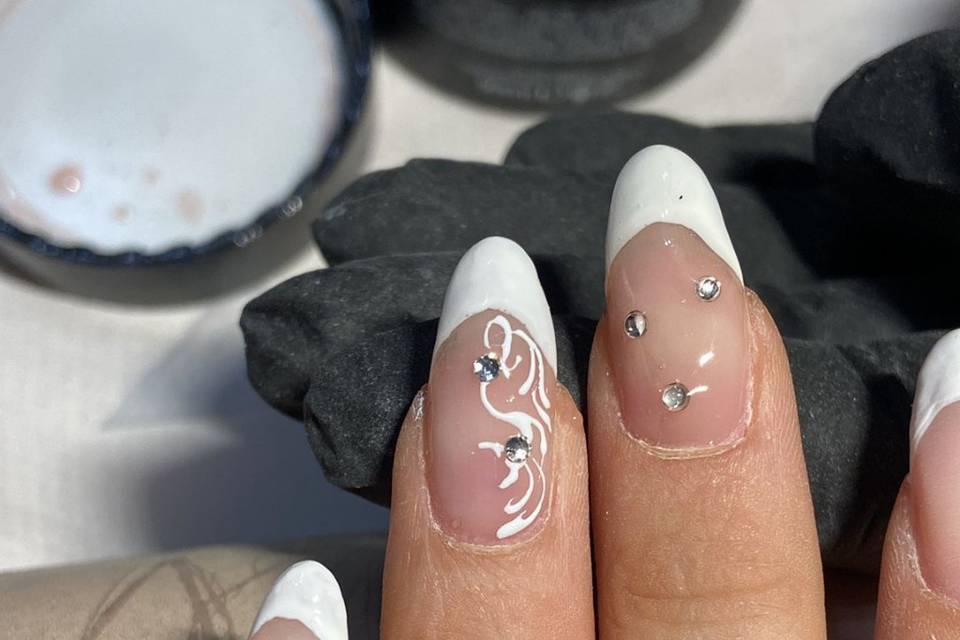 French Nail e linee sottili