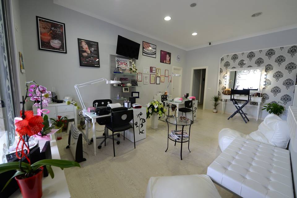 Carla vanity nail center