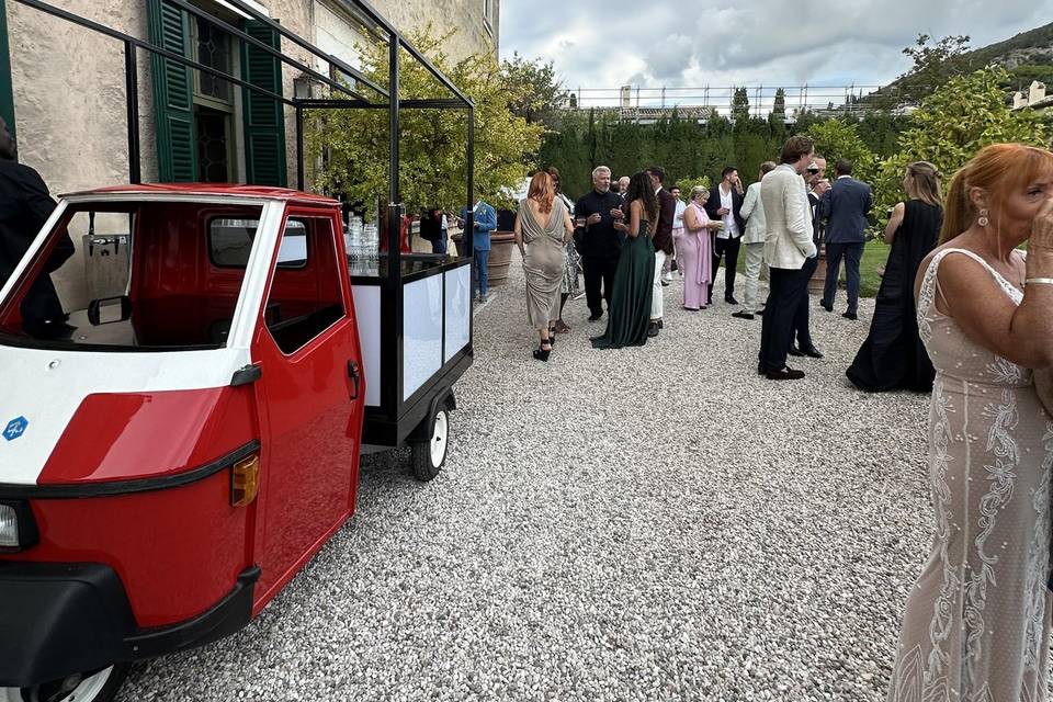 Aper car con spina della birra