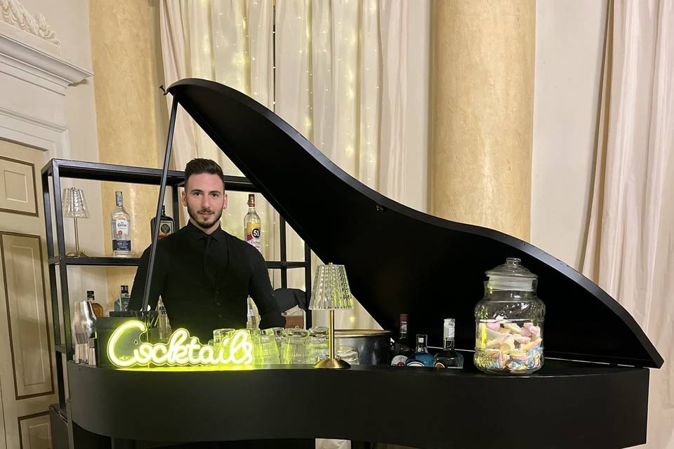 Piano bar