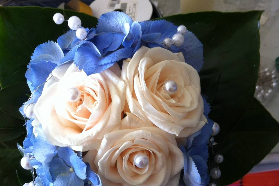 Bouquet rose ortensie e perle