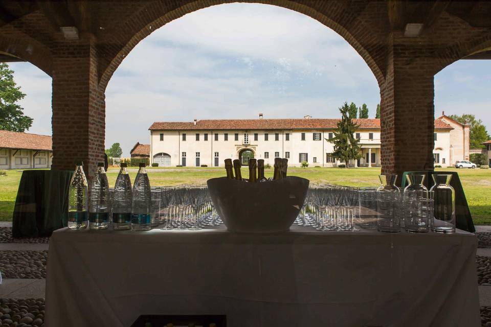 Aperitivo sotto al porticato