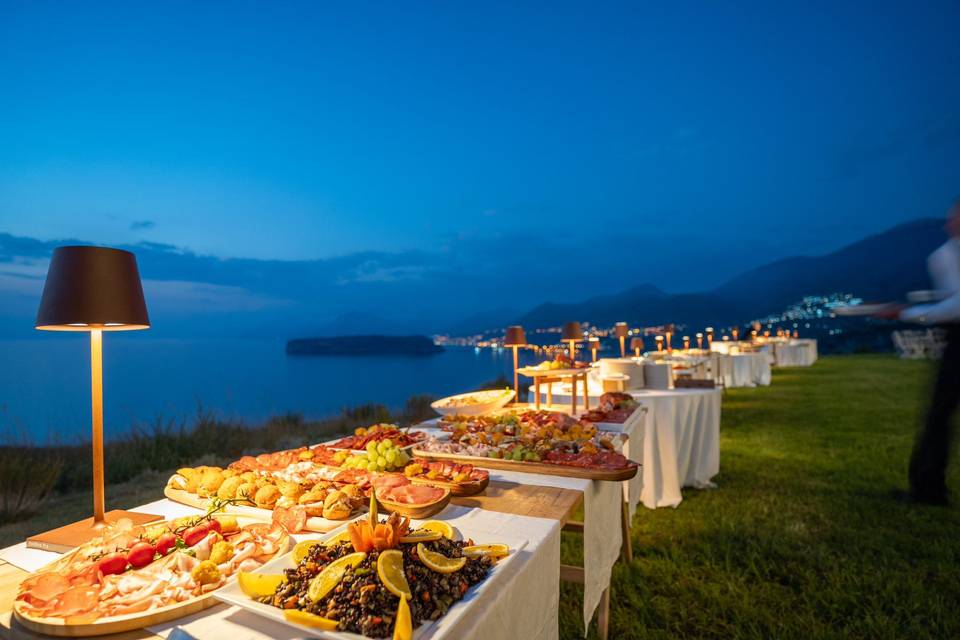 Buffet al tramonto