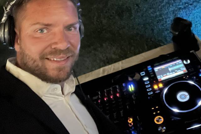 DJ per matrimoni specializzato