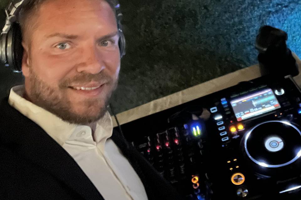 DJ per matrimoni specializzato