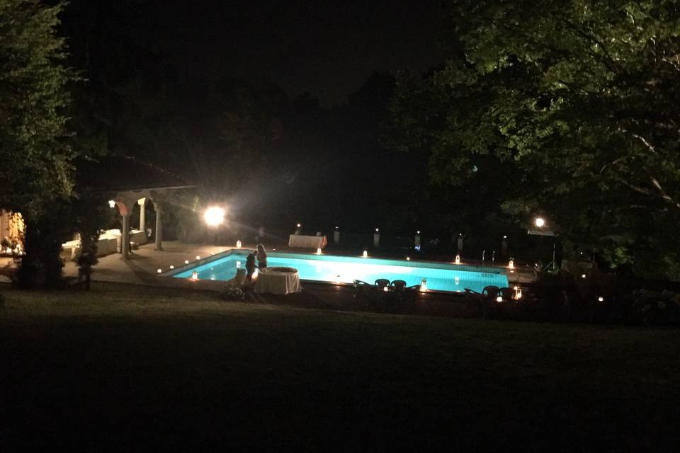 Festa matrimonio in piscina