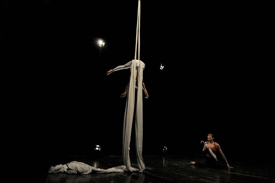 Esibizione di danza aerea