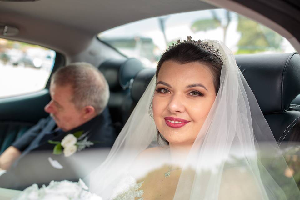 La sposa in auto con il papà