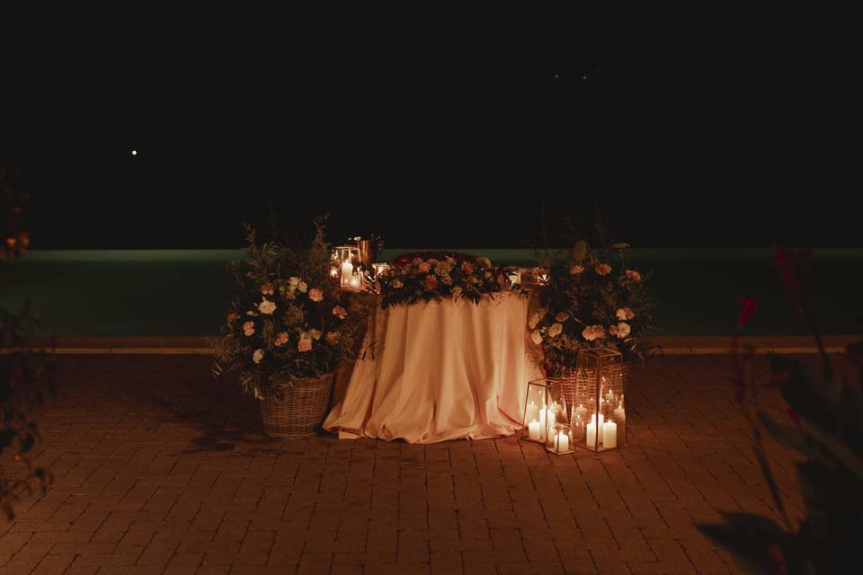 Taglio torta in piscina