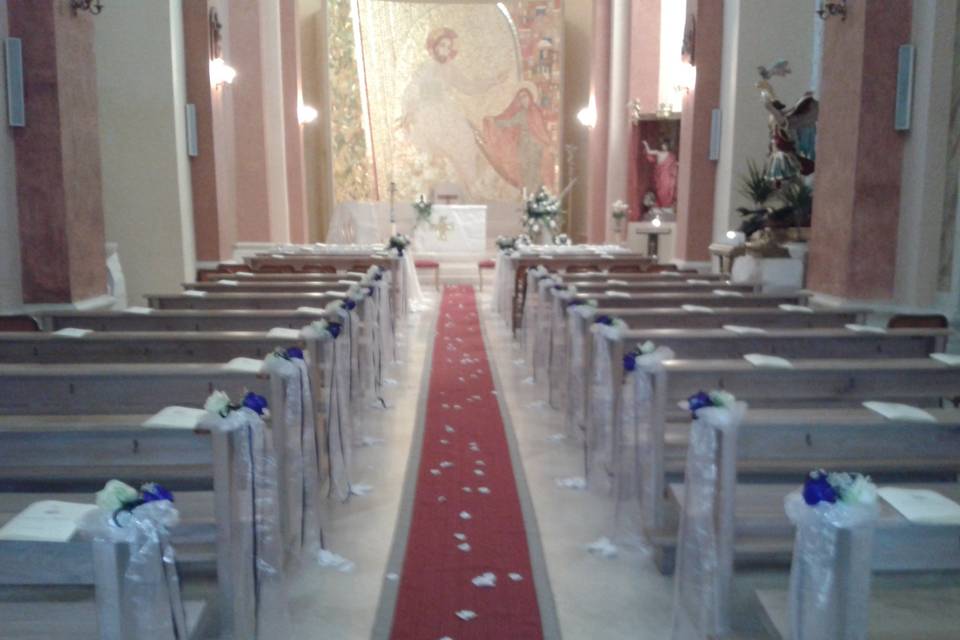 Allestimento banchi chiesa