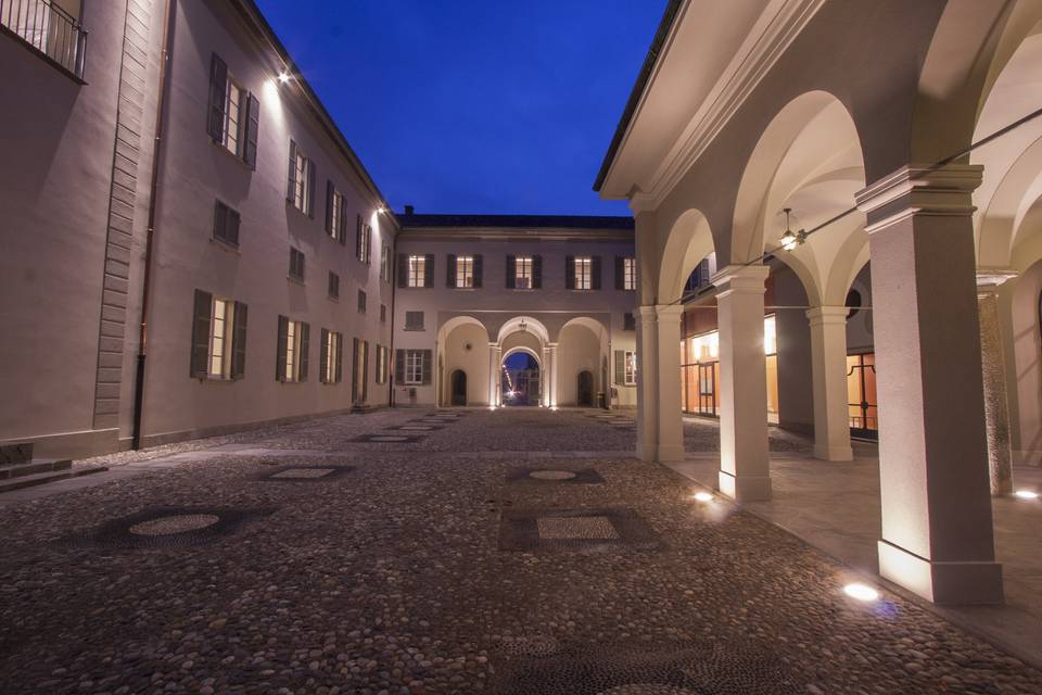 Villa Raimondi by night