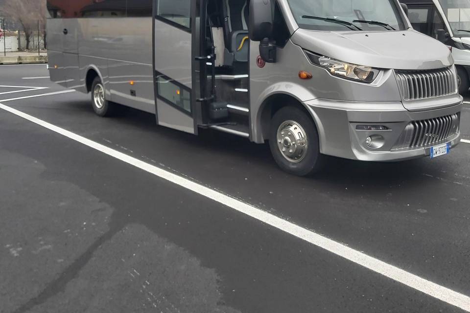 AUTOBUS GT 30 POSTI 2025