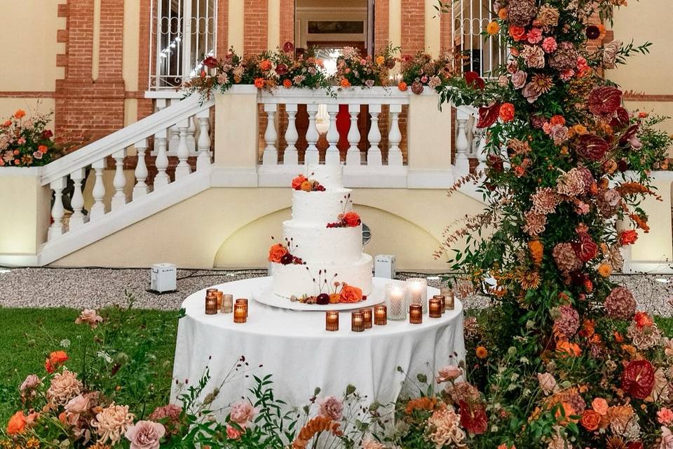 Il taglio torta fronte villa