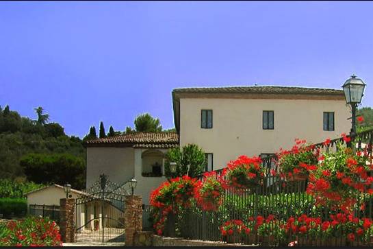 Ingresso dalla strada del Lago Trasimeno