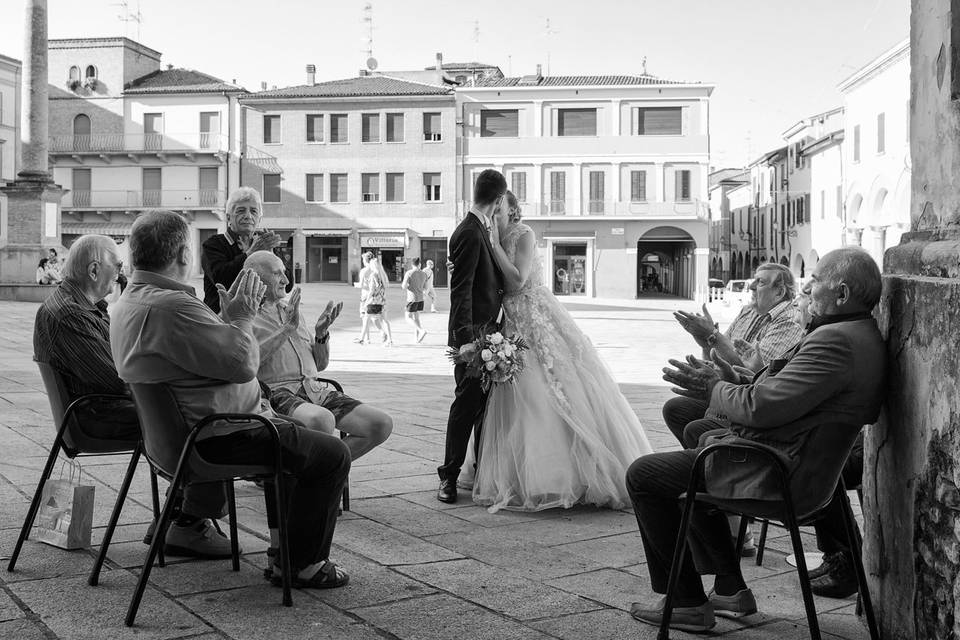 Con gli anziani del paese