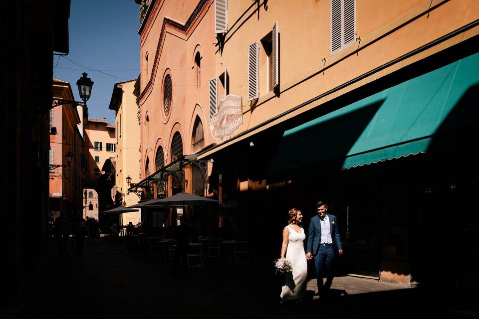 Sposi in centro a bologna