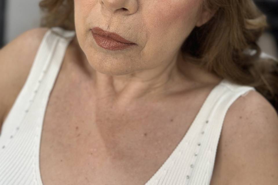 Trucco su mamma della sposa