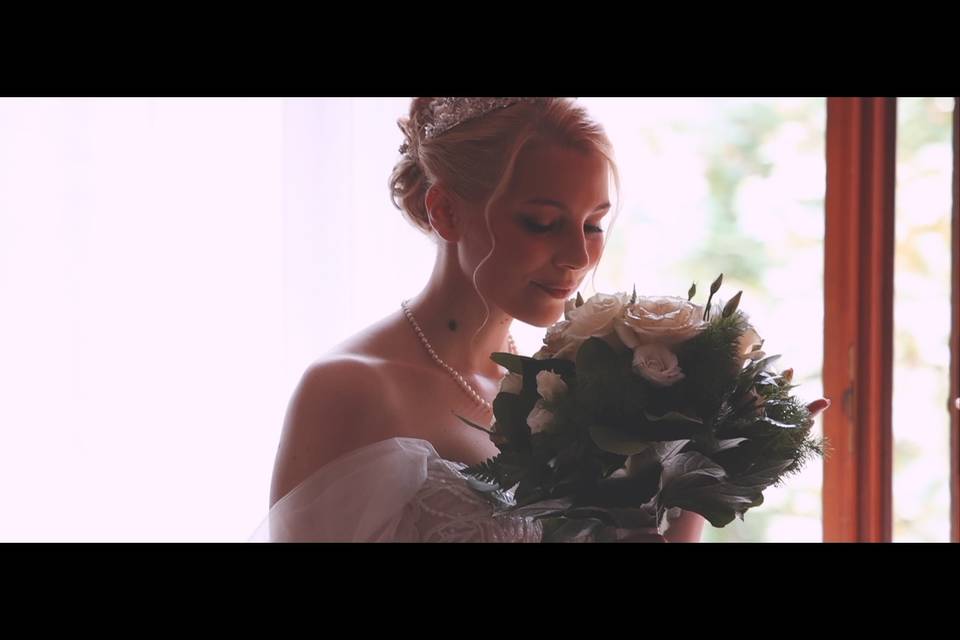 Bellezza sposa con Bouquet