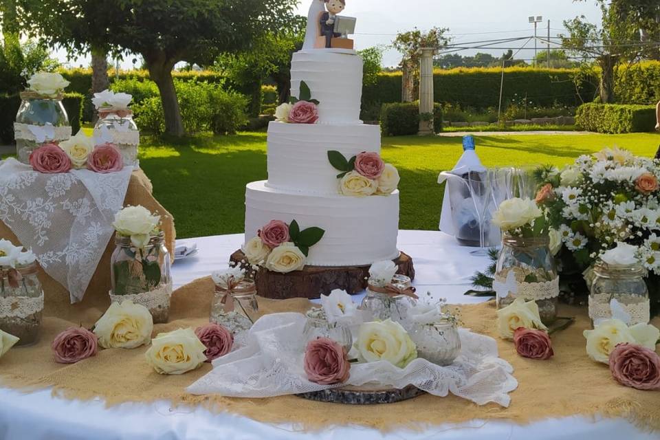 Cake table