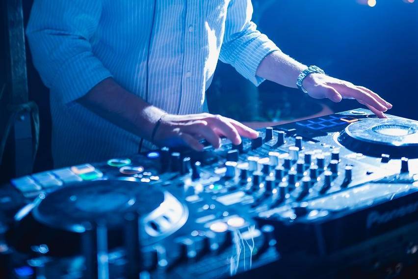 Dj - Open bar