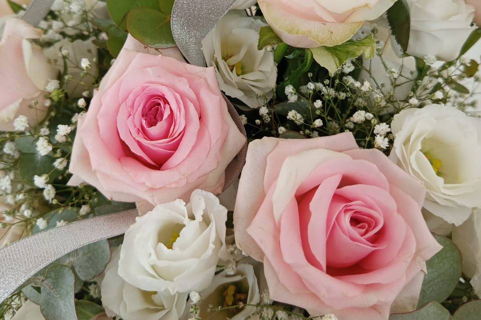 Rose rosa e lisianthus