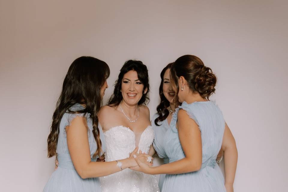 Trucco sposa e damigelle.