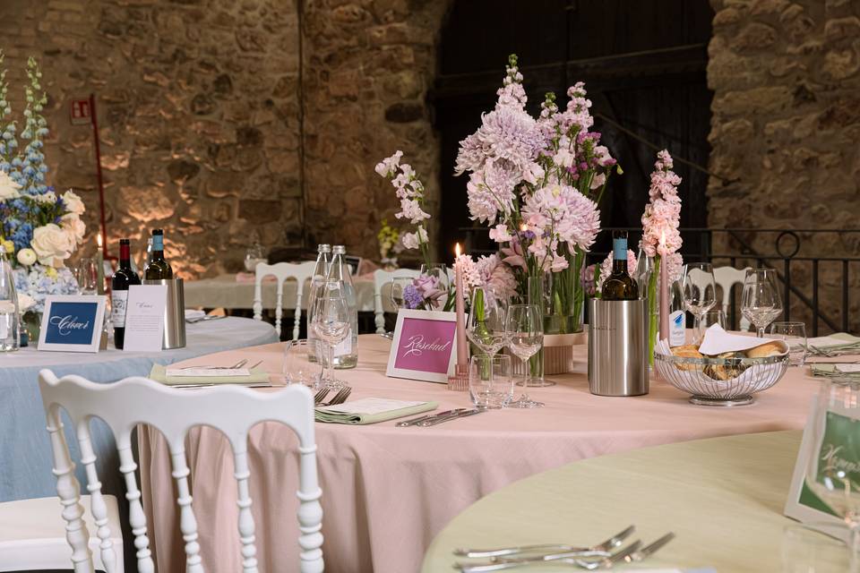 Allestimento tavoli pastello