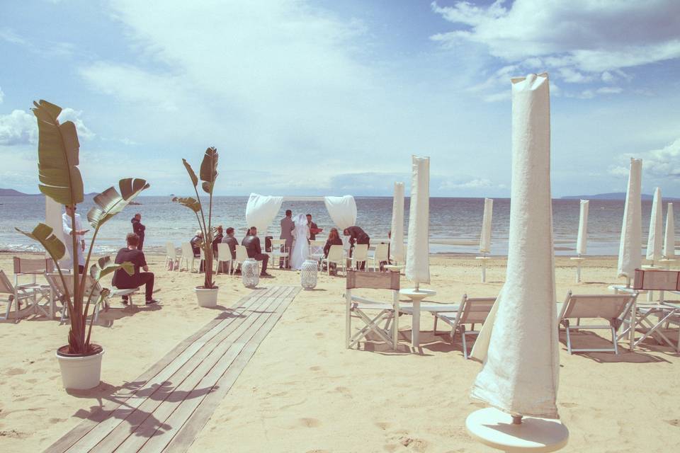 Wedding ceremony by the beach