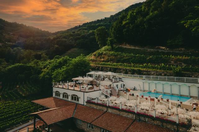 Location esterna al tramonto