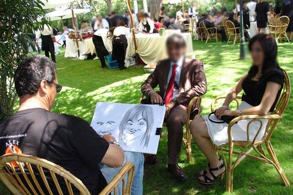 L'angolo delle caricature durante un aperitivo di matrimonio