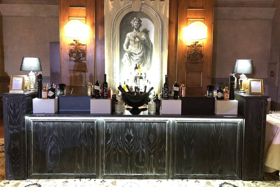 Black Venetian bar