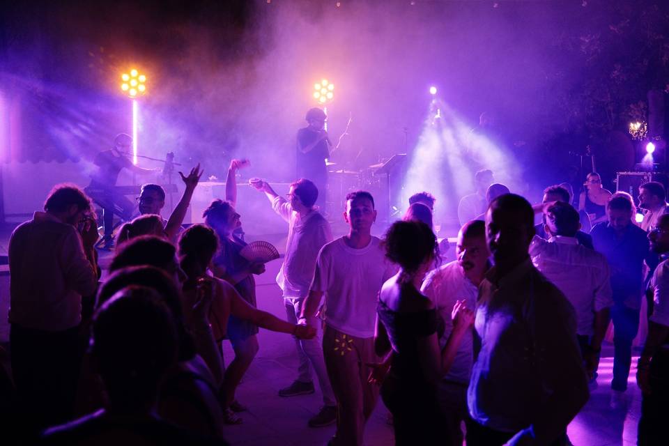 SHAKE UP ENTERTAINMENT