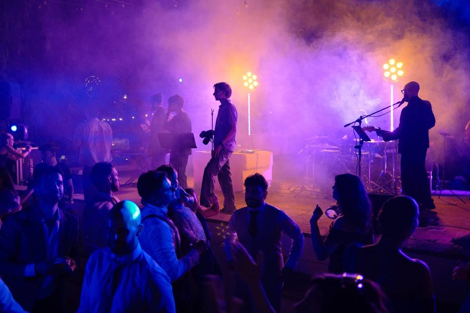 SHAKE UP ENTERTAINMENT