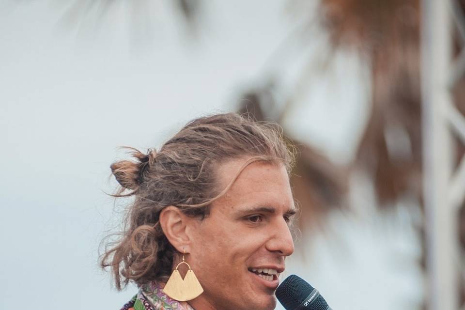 Celebrante Juan Rubedo Anemos