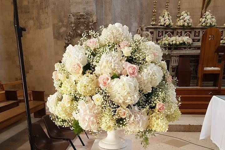 Composizione ortensie e rose