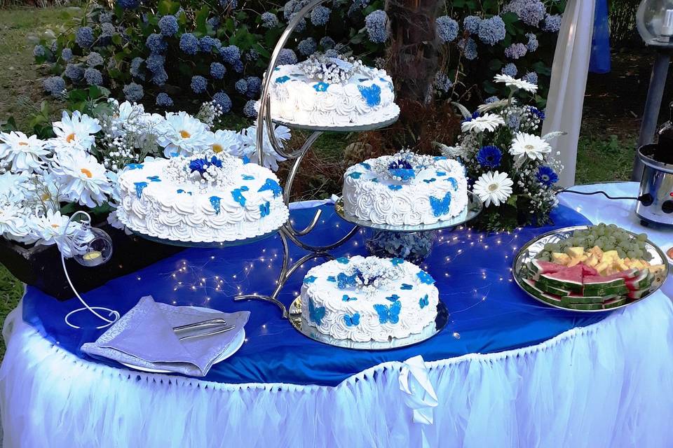 Torta a piani blu