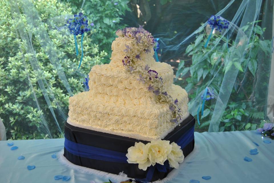 Torta fiori blu